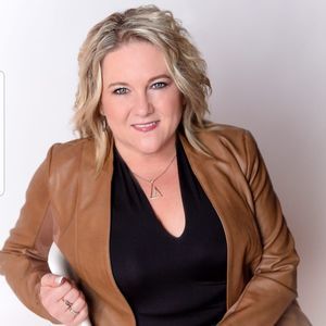 Meet your Posher, Deena